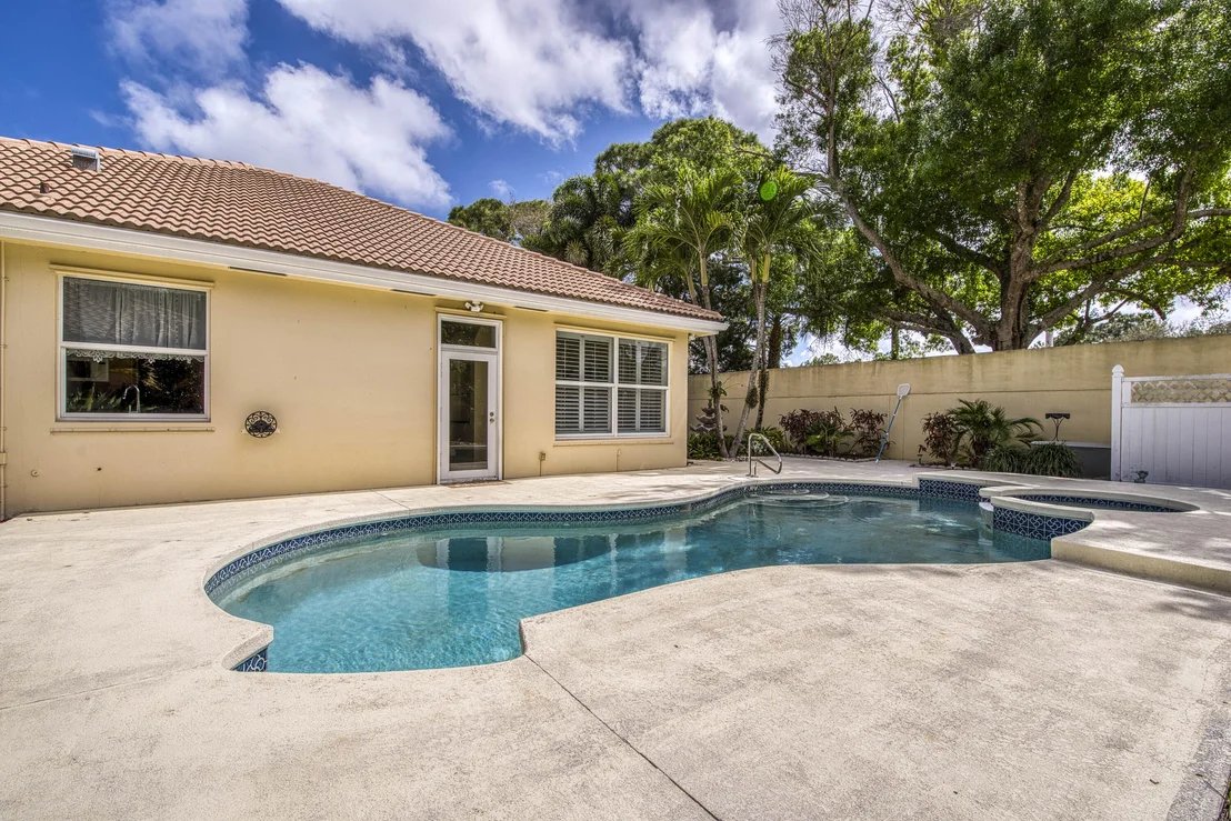 Photo of 190 S Hampton Drive