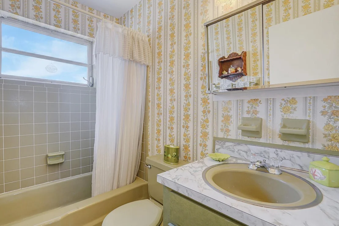 Photo of 1695 Roy Drive
