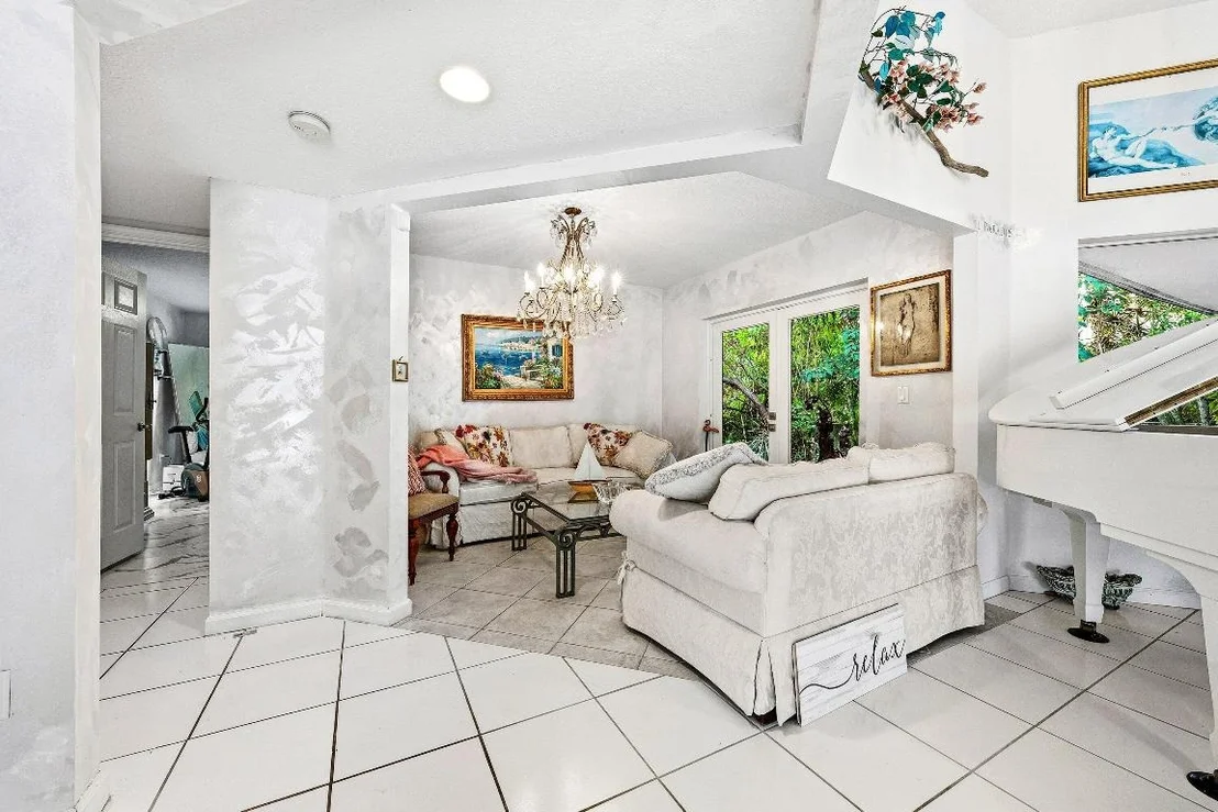 Photo of 800 Lagoon Lane