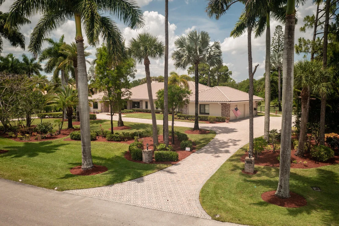 Photo of 9170 Dundee Drive Drive