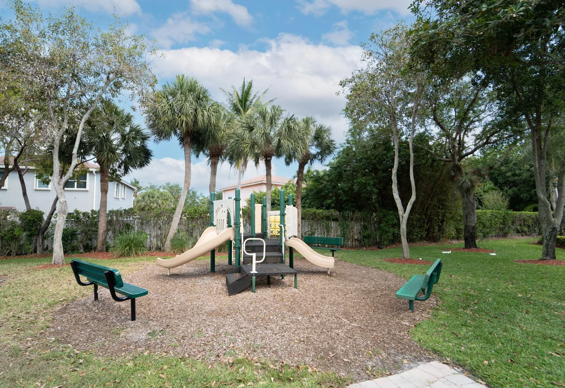 Photo of 4341 NE Lake Lucerne Circle NE