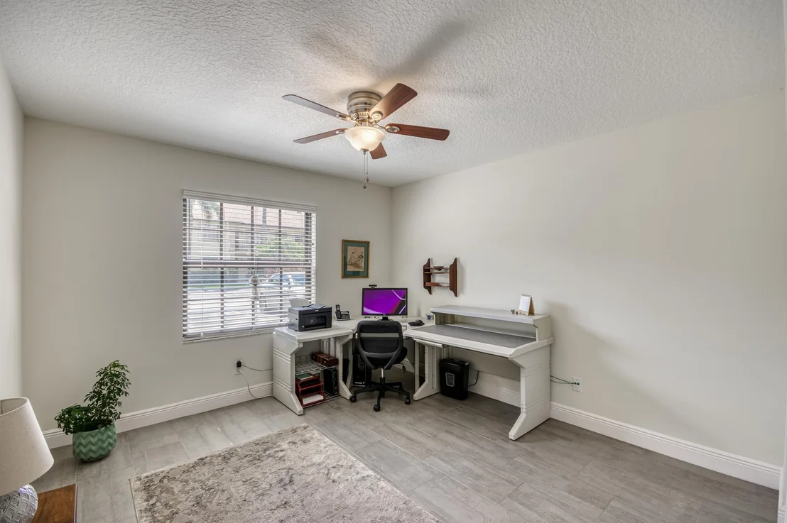 Photo of Unit E at 901 Pinecrest Circle