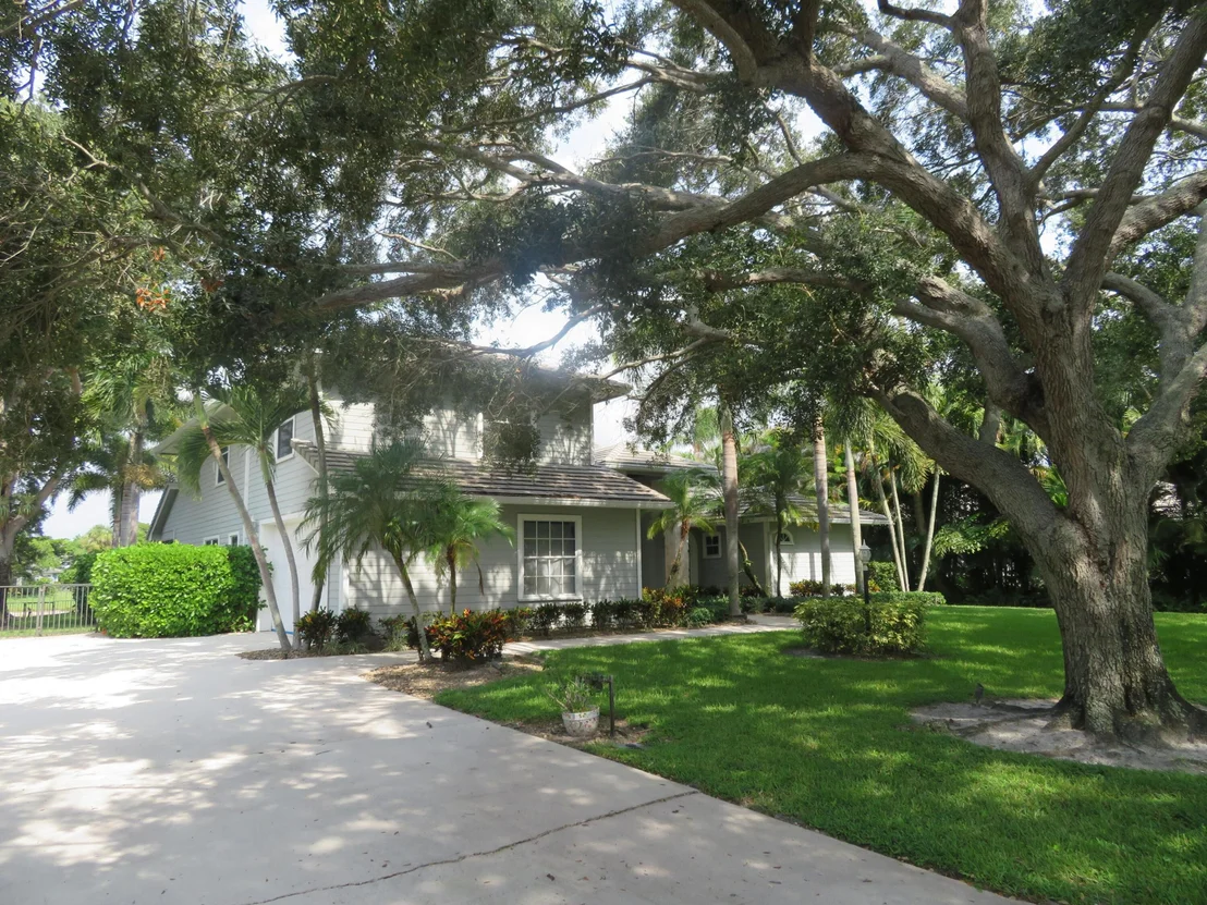 Photo of 18480 SE Lakeside Drive