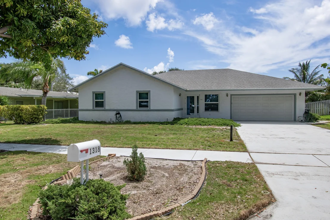 Photo of 1318 NW 2nd Circle