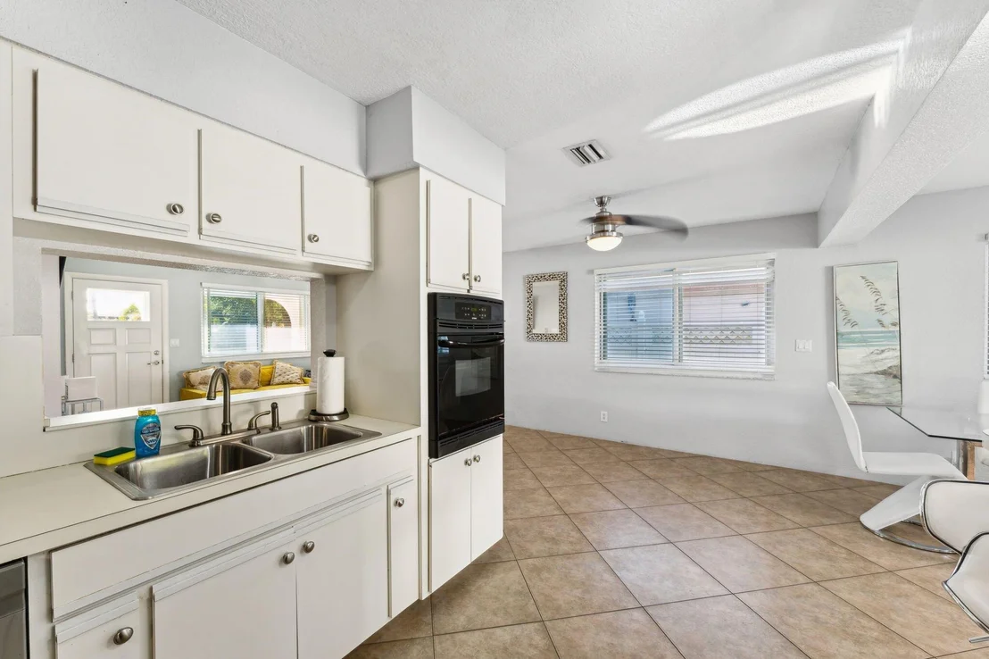 Photo of 718 NW 9th Avenue