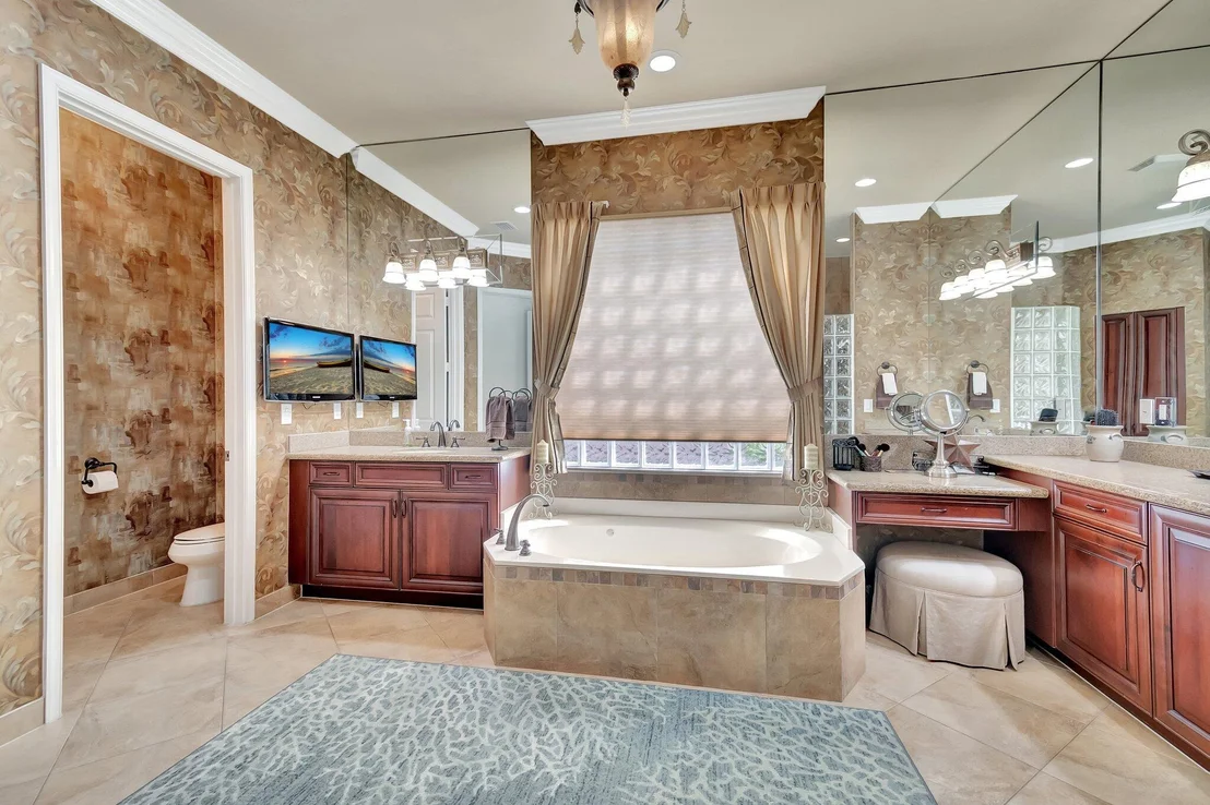 Photo of 10702 Whitewind Circle