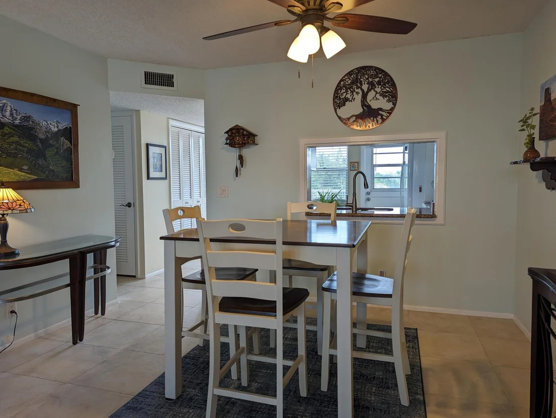 Photo of Unit UNIT405 at 2829 Florida Boulevard