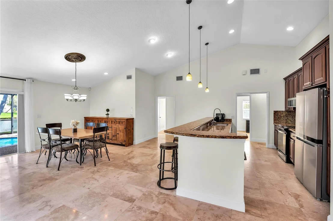 Photo of 1615 Lakeshore Circle