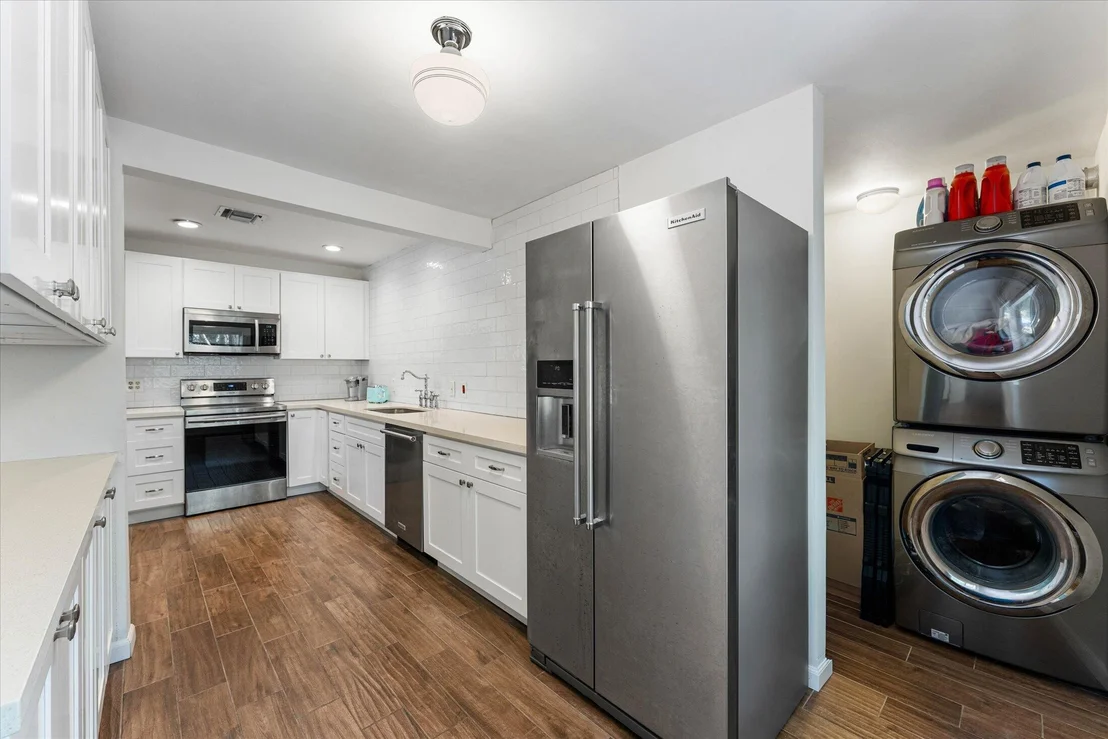Photo of 4880 LINCOLN Road