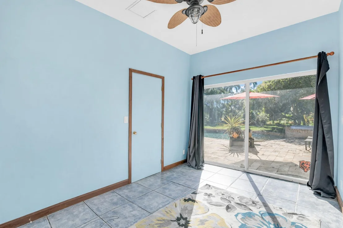 Photo of 916 Roberts Road