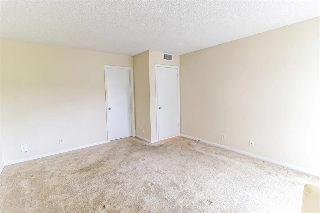 Photo of Unit E1 at 1904 Bermuda Circle