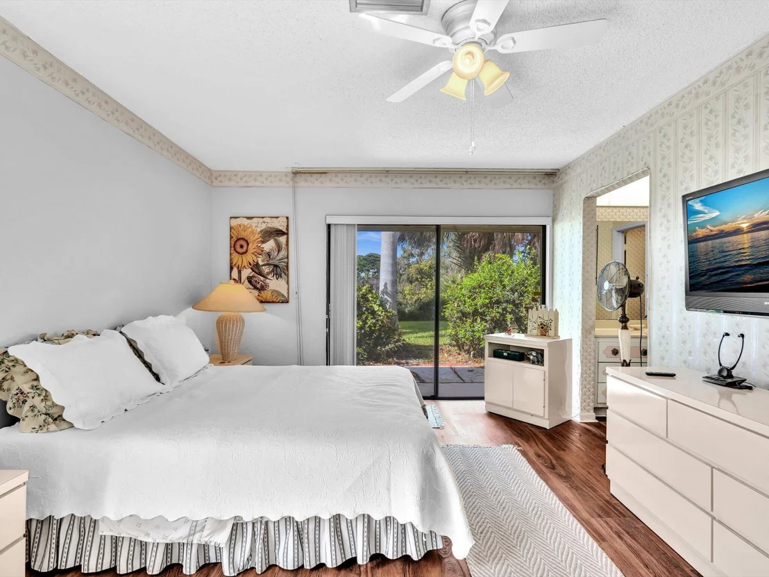 Photo of 3537 Lakeview Drive