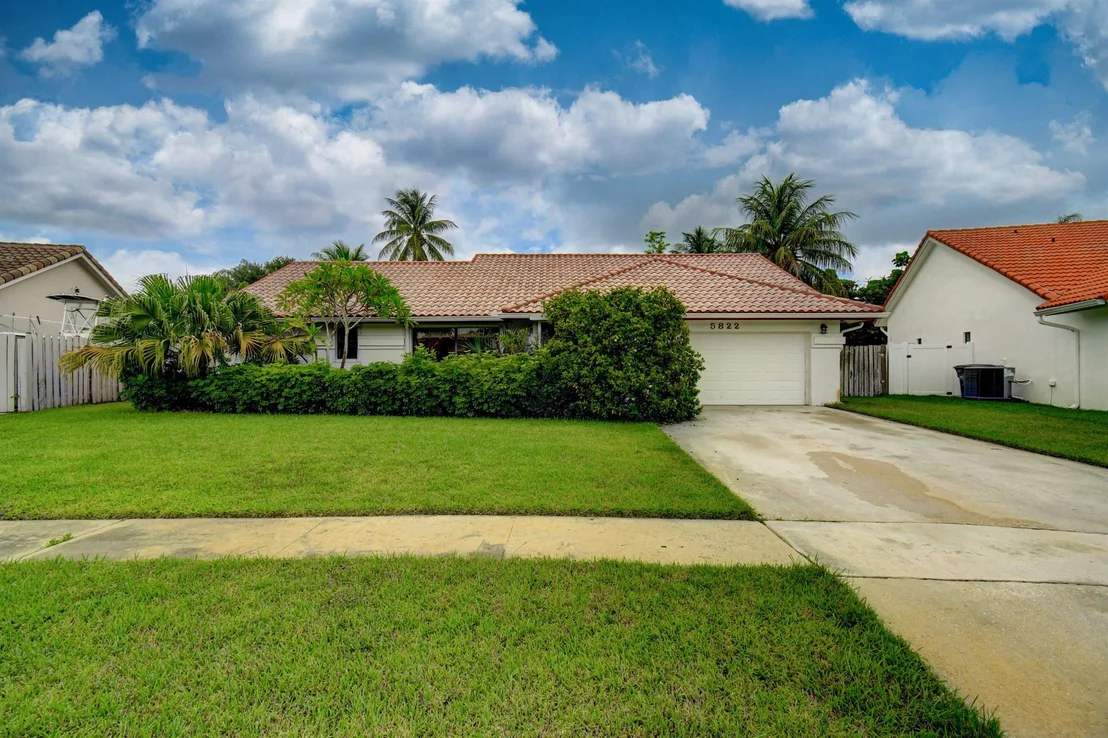 Photo of 5822 Sun Pointe Circle