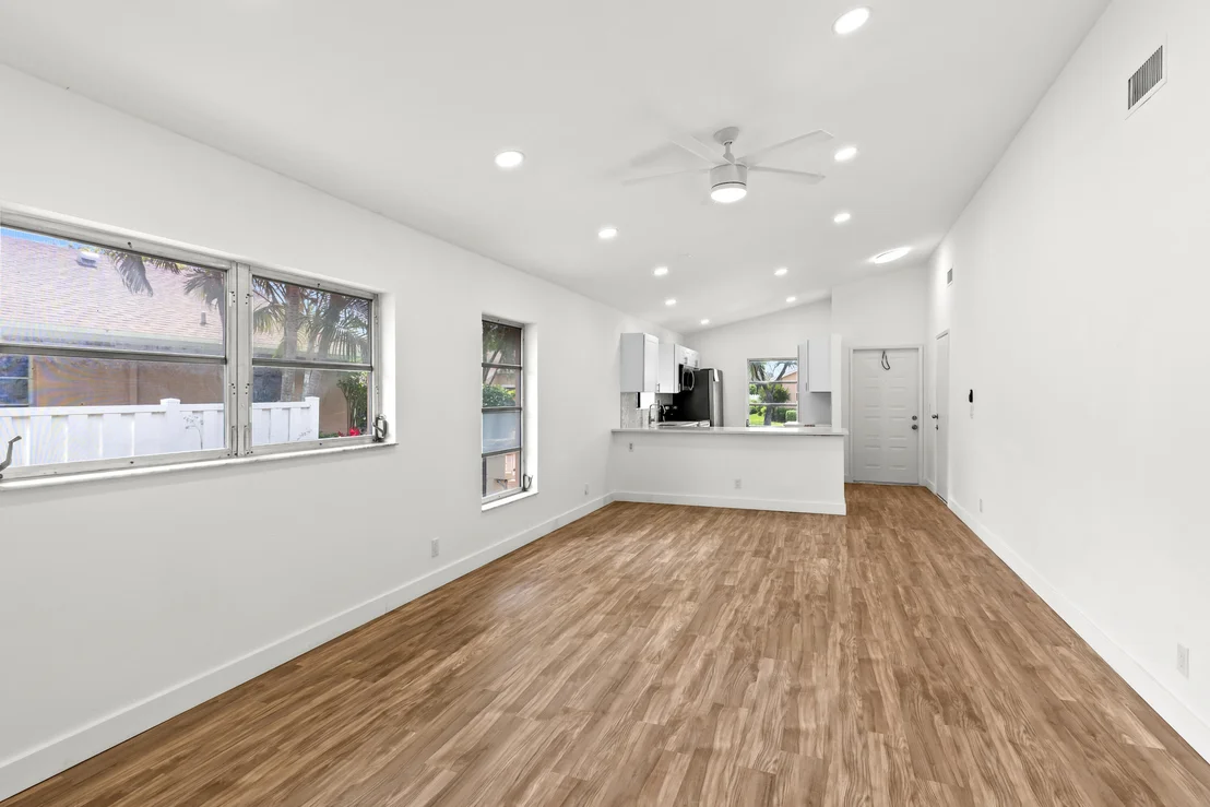 Photo of 8089 Springtree Road