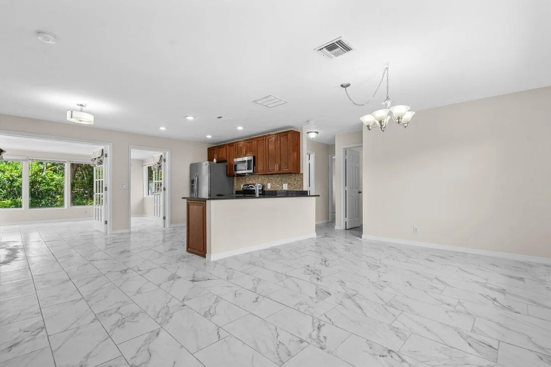 Photo of 249 NW 4th Diagonal