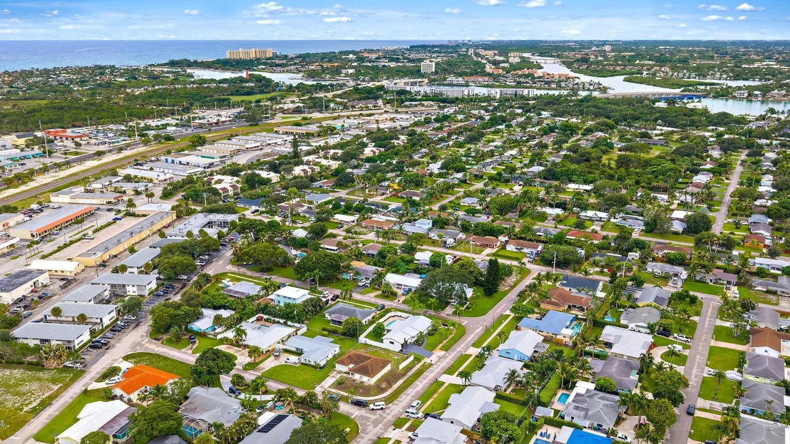 Photo of 360 Saturn Avenue