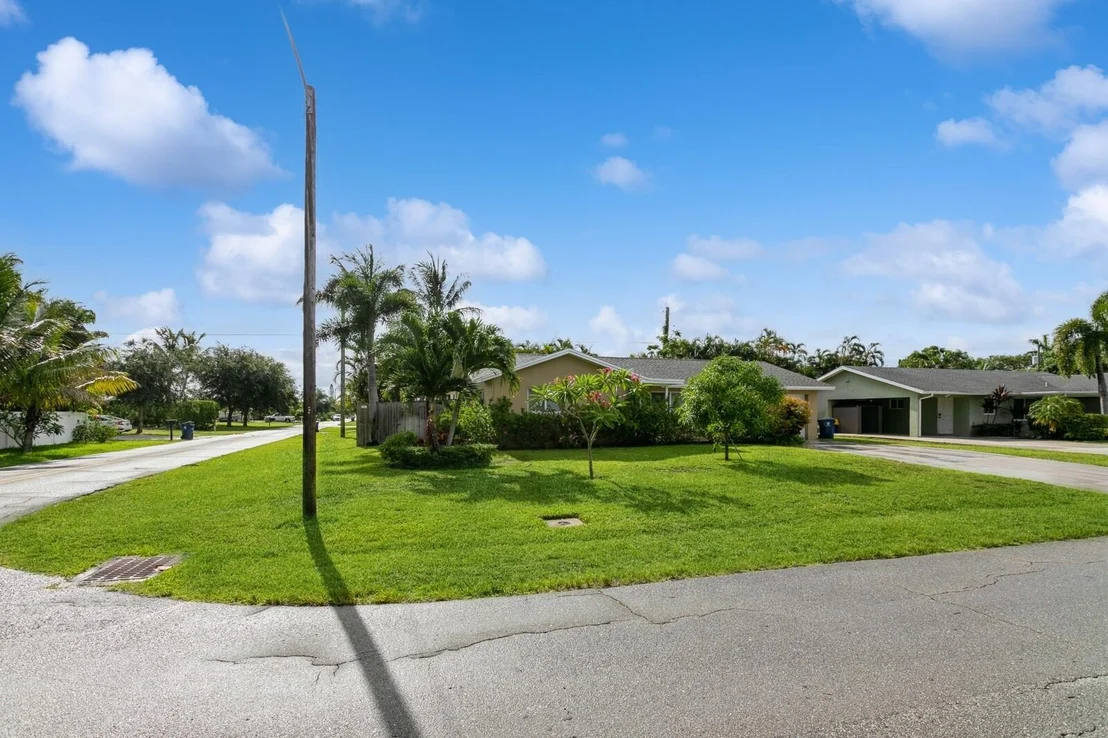 Photo of 1615 Venus Avenue