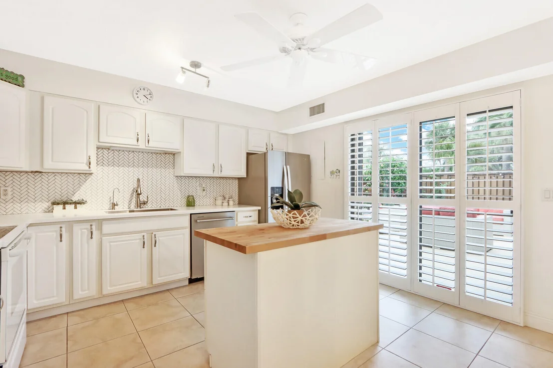 Photo of Unit 18D at 1420 Ocean Way