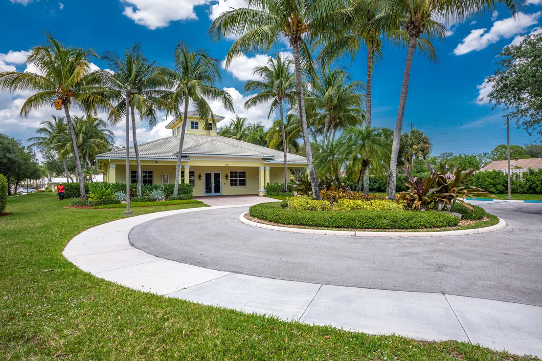 Photo of 6869 Hendry Drive