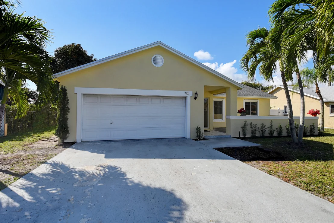 Photo of 742 W Ocean Drive
