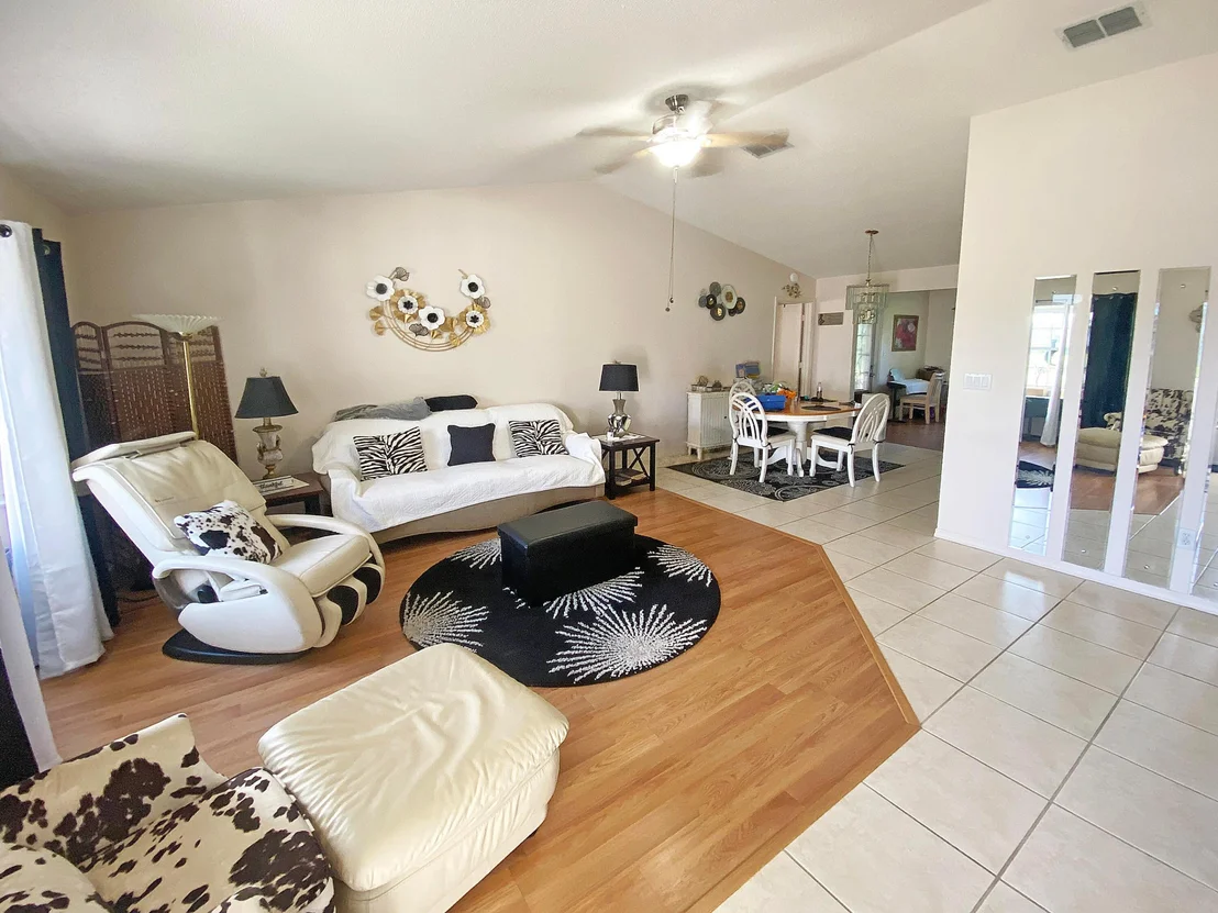 Photo of 4340 VANTAGE Circle