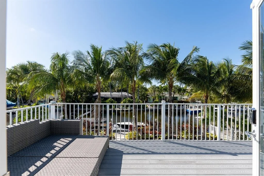 Photo of 916 Dolphin Drive