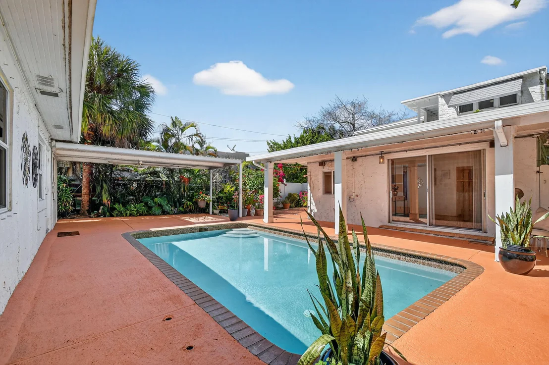 Photo of 328 Monroe Drive