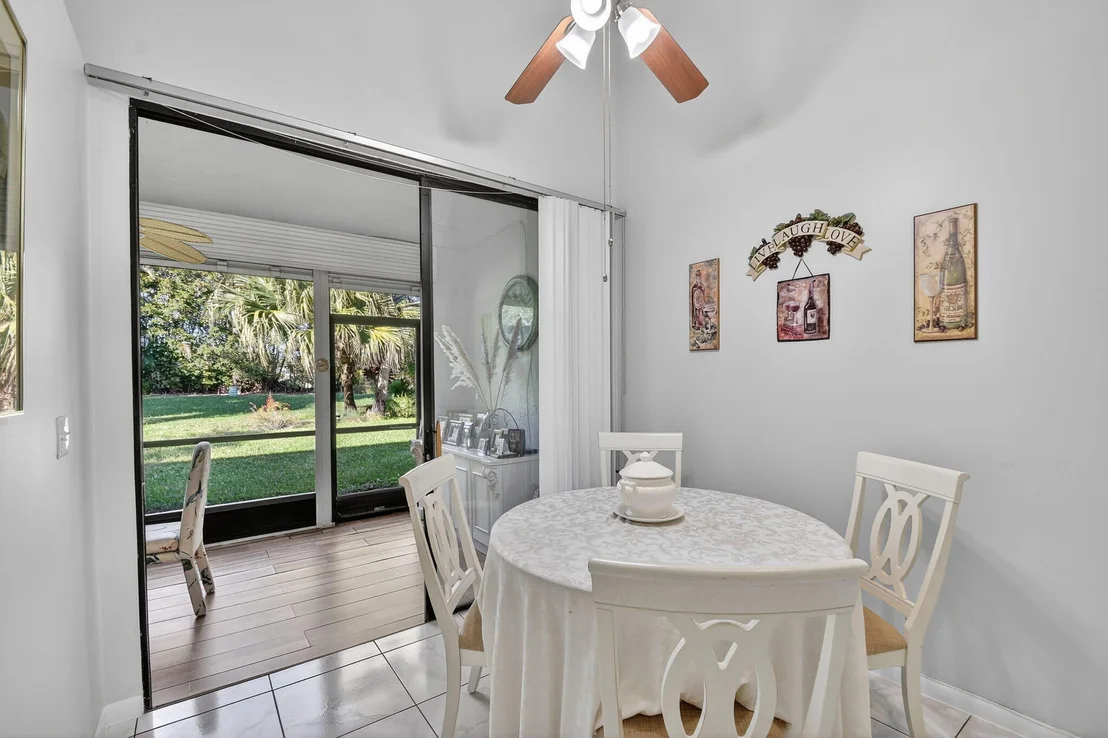 Photo of 7147 Le Chalet Boulevard