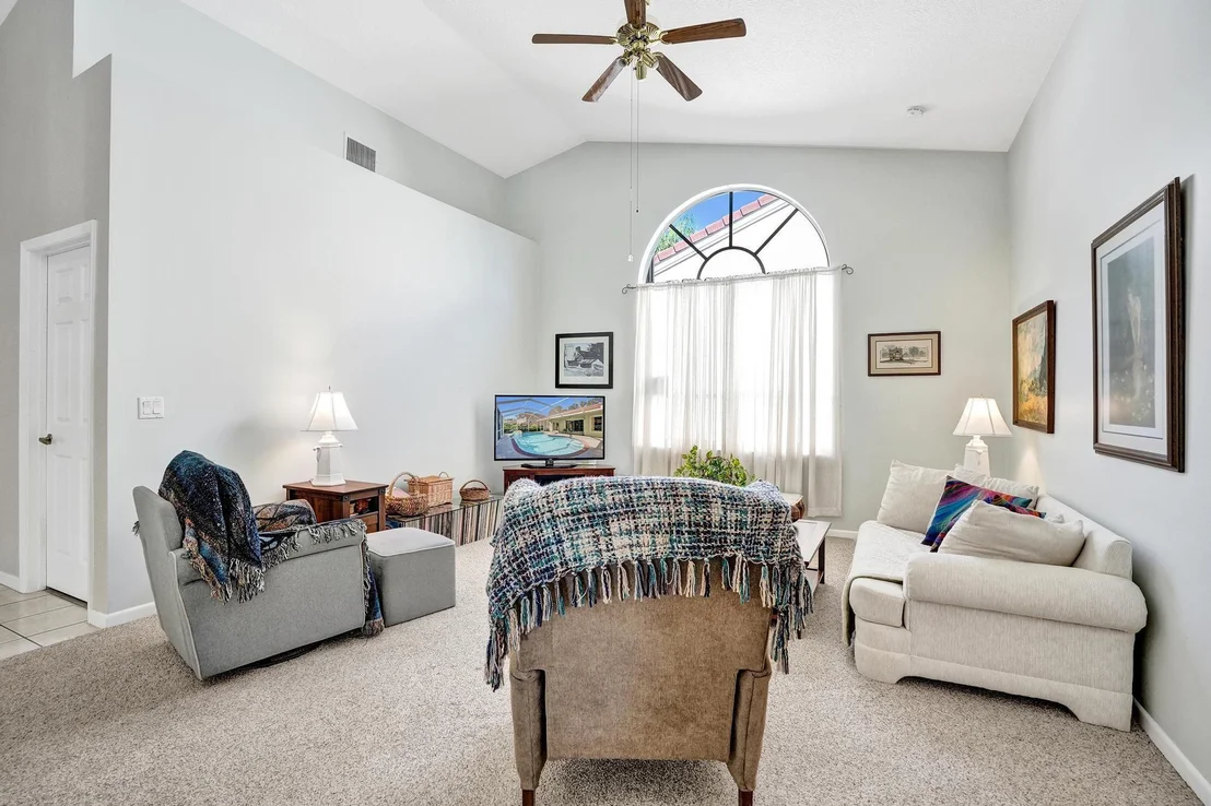 Photo of 4095 Augusta Avenue