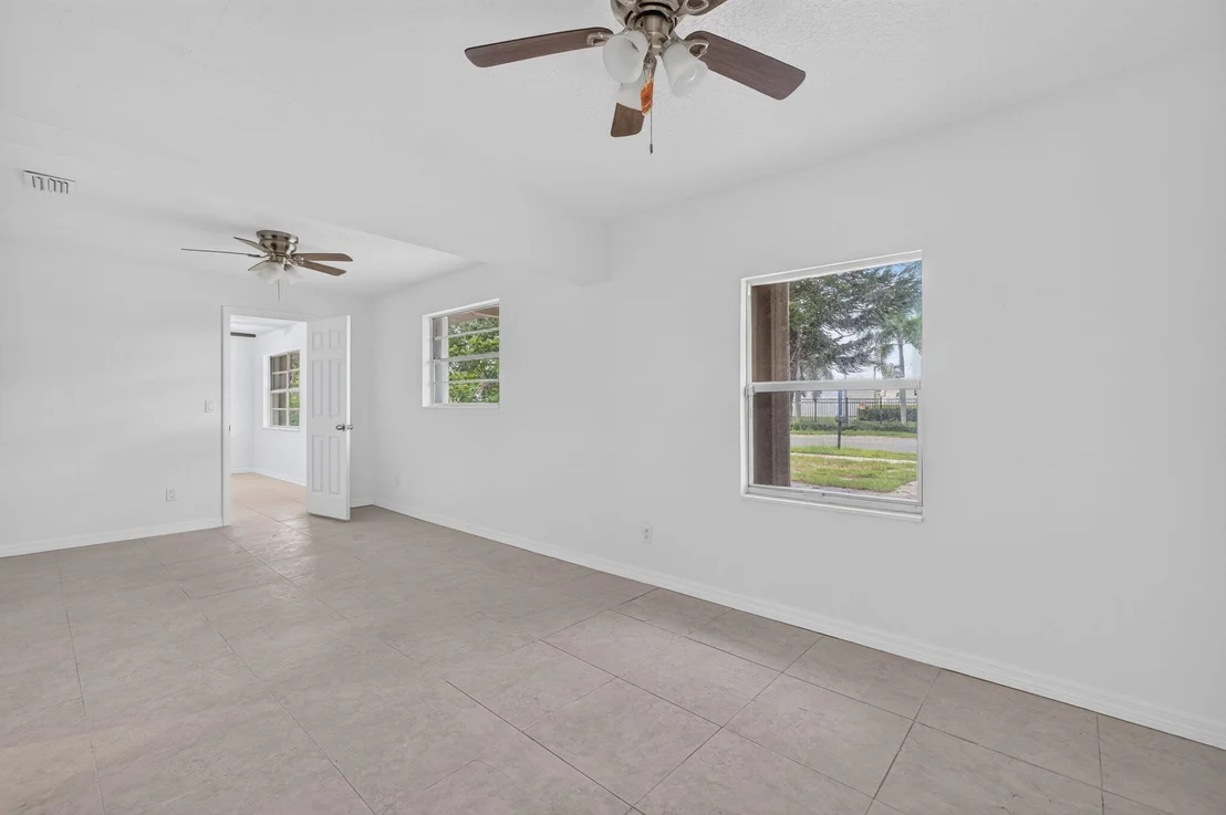 Photo of 913 SE 10th Street
