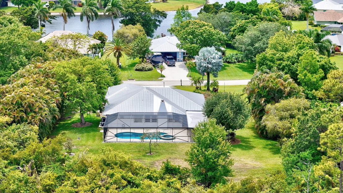 Photo of 895 SE Waterside Way