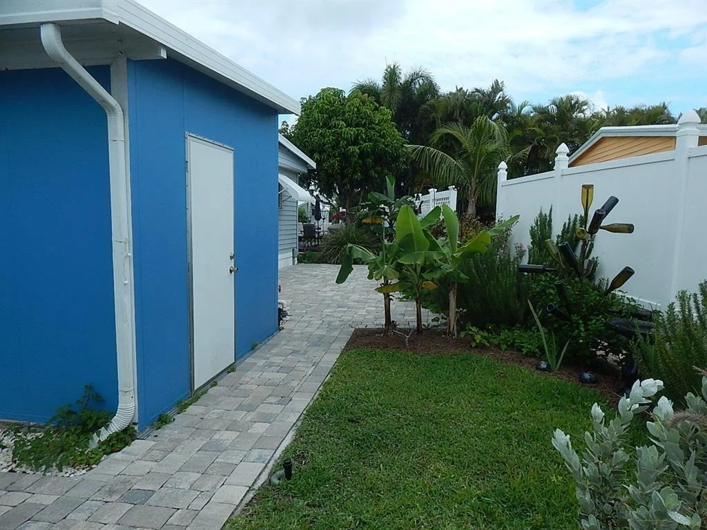 Photo of Unit 32 at 400 N A1a