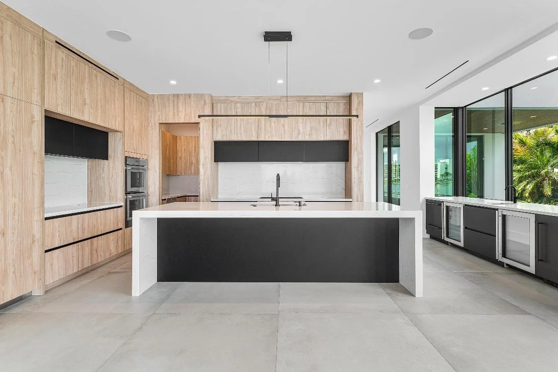 Photo of 3445 Harbor Road N