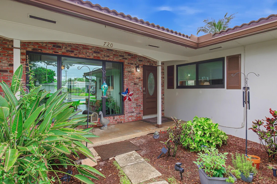 Photo of 720 N CRESCENT Drive