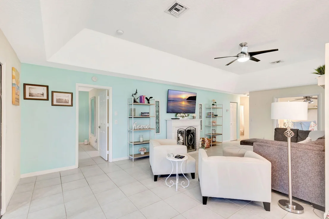 Photo of Unit D at 101 Half Moon Circle
