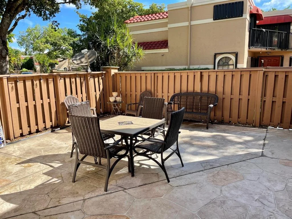 Photo of Unit B at 8171 Thames B Boulevard