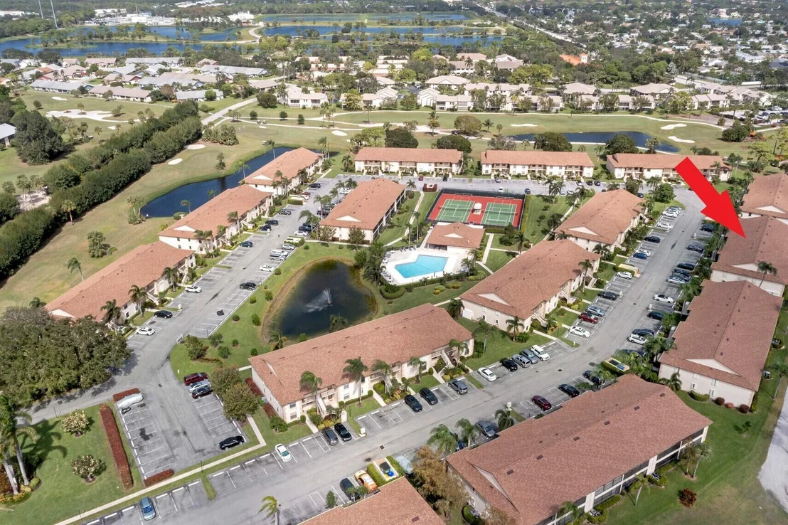 Photo of Unit C at 1001 Pinecrest Circle