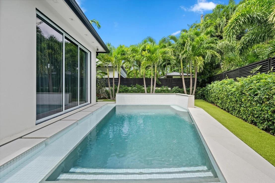 Photo of 745 Park Drive W