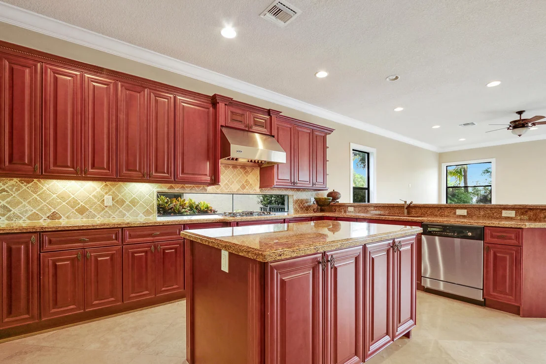 Photo of 10775 Versailles Boulevard