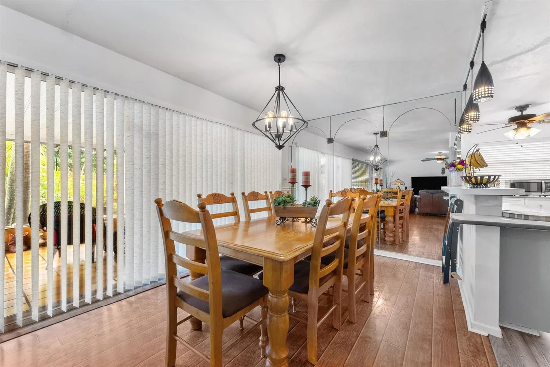 Photo of 1428 E River Drive