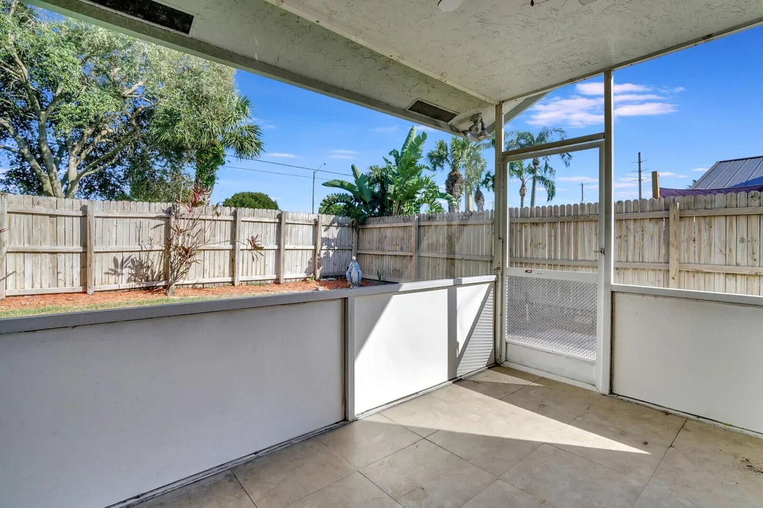 Photo of 5041 Rosen Boulevard