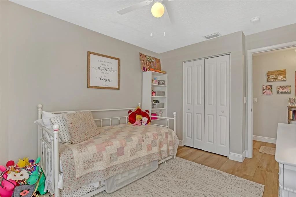Photo of 263 Moccasin Trail W