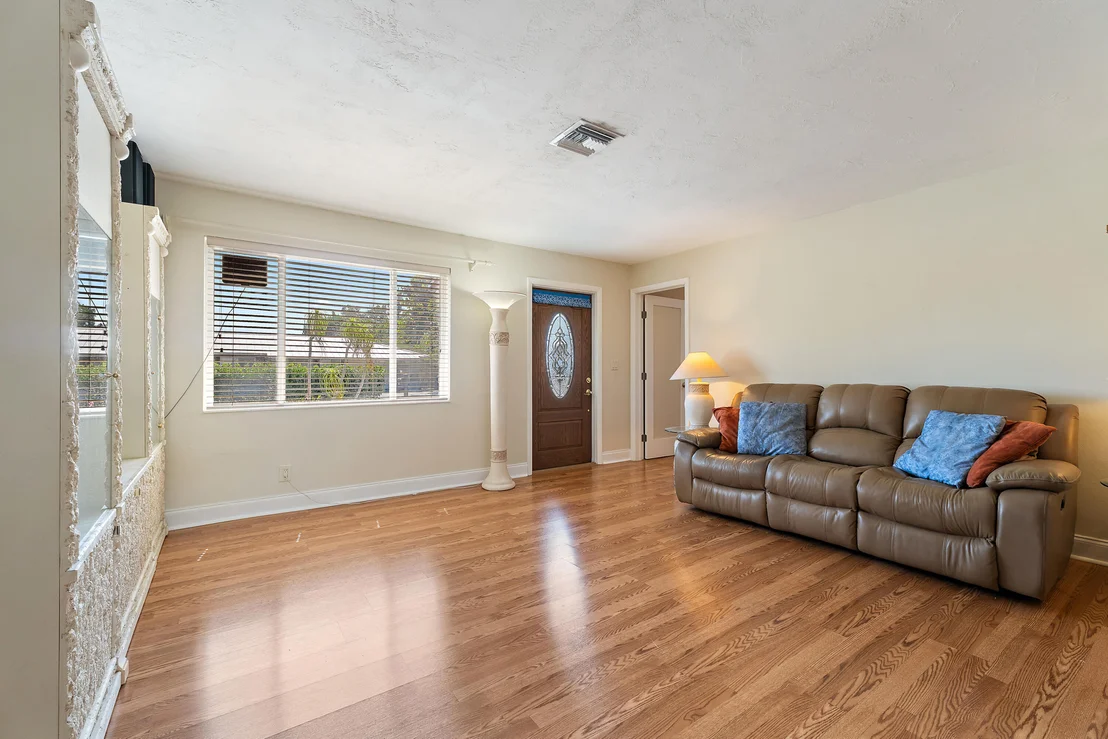 Photo of 815 W Laird Drive