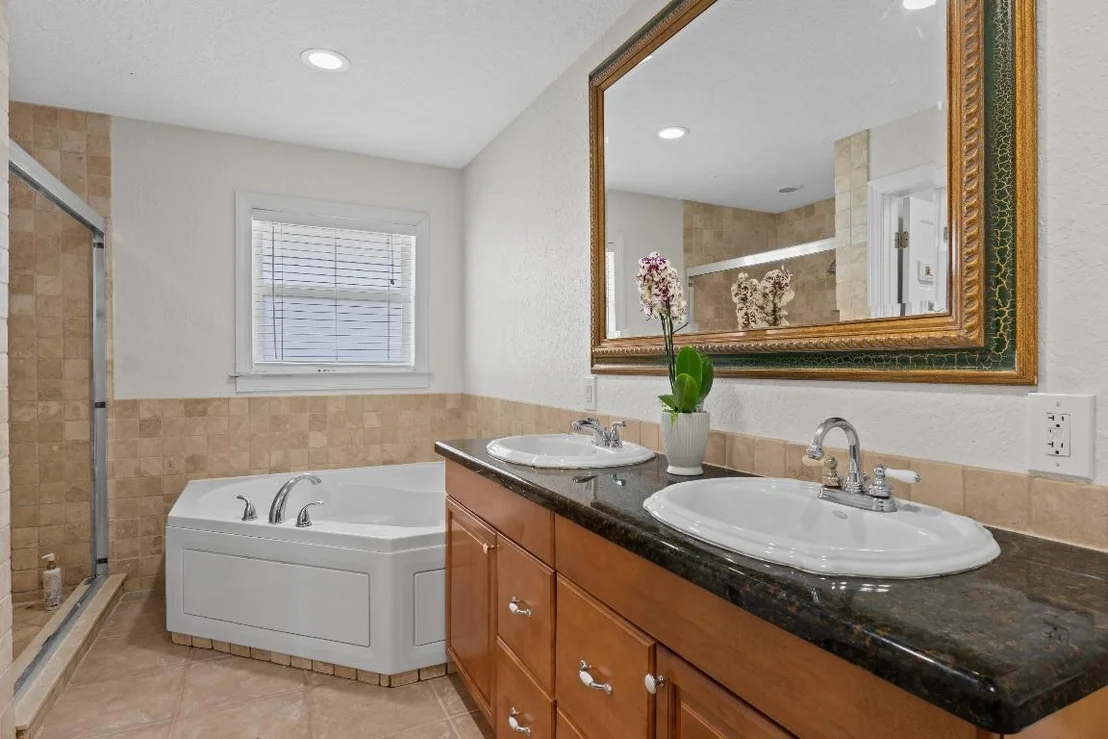 Photo of 912 Roberts Road