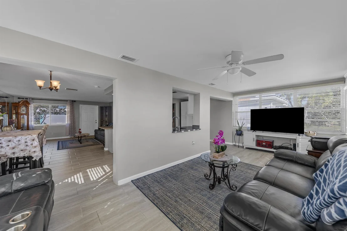 Photo of 2550 NW 2 Drive