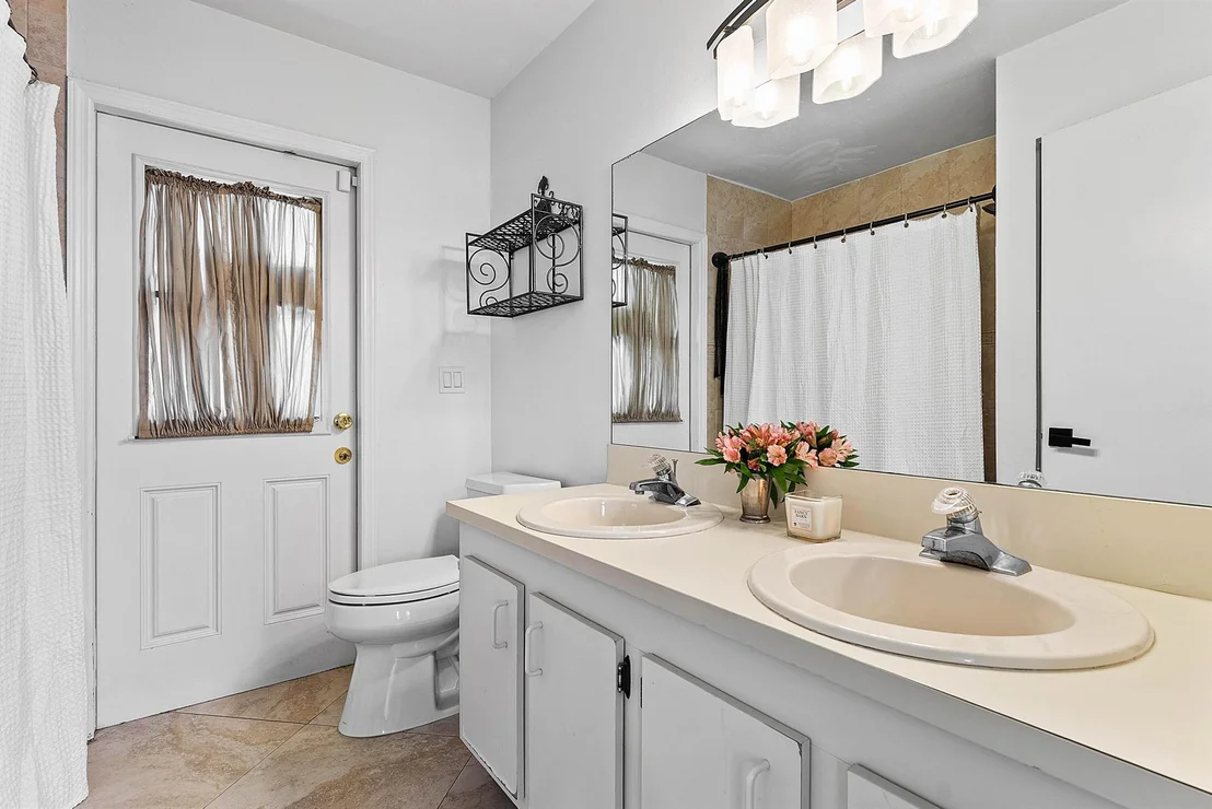Photo of 9847 Sun Pointe Drive