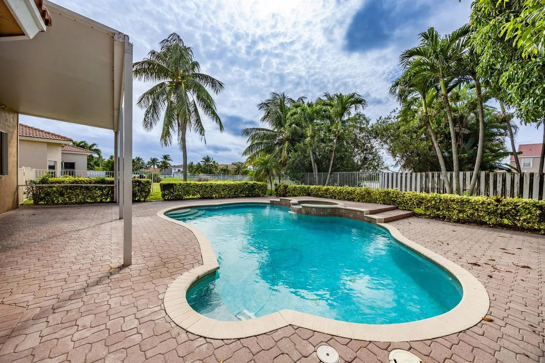 Photo of 6145 Indian Forest Circle