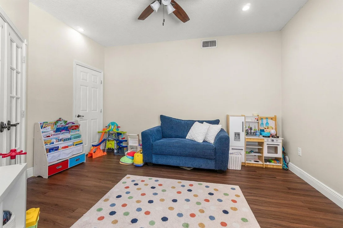 Photo of 6329 Stonehurst Circle
