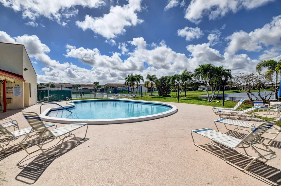 Photo of 5102 Mirror Lakes Boulevard