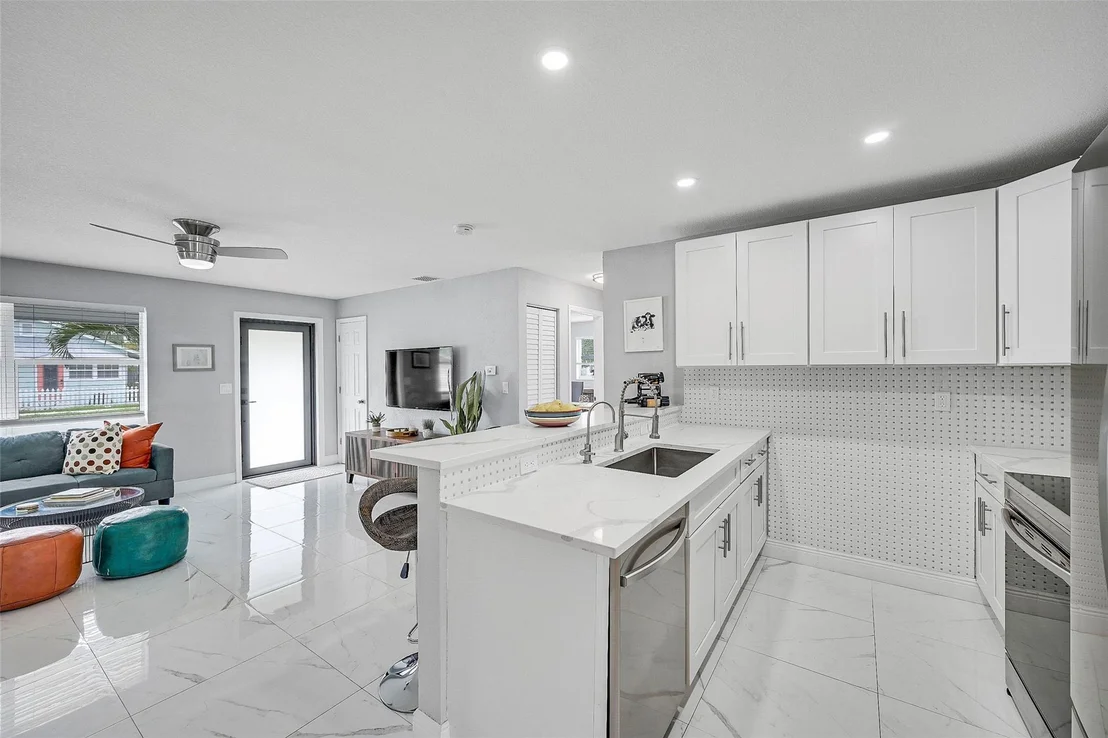 Photo of 710 SE 3rd Avenue